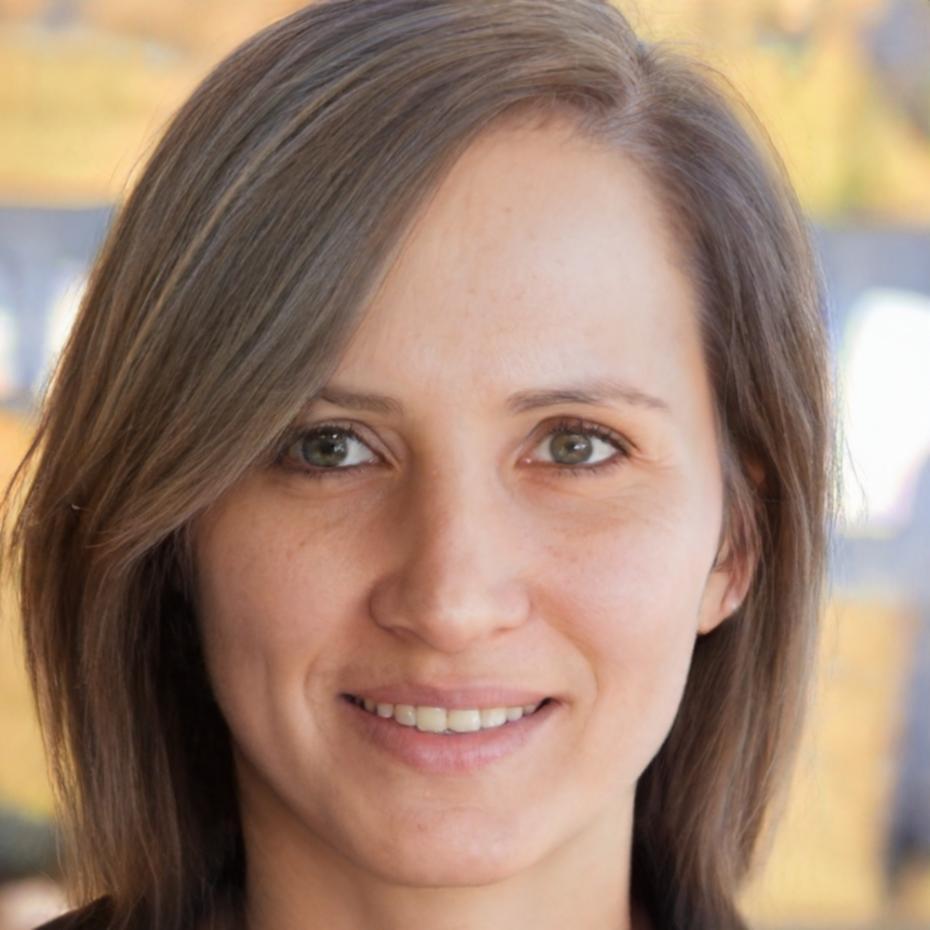 Esperanza Ruiz-Montemayor, Directora Financiera